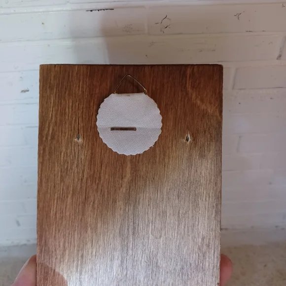 Vintage Key carved wall hanger - Picture 3 of 5